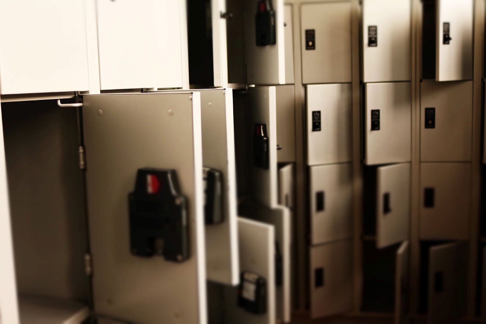 The Essential Guide: All about package lockers