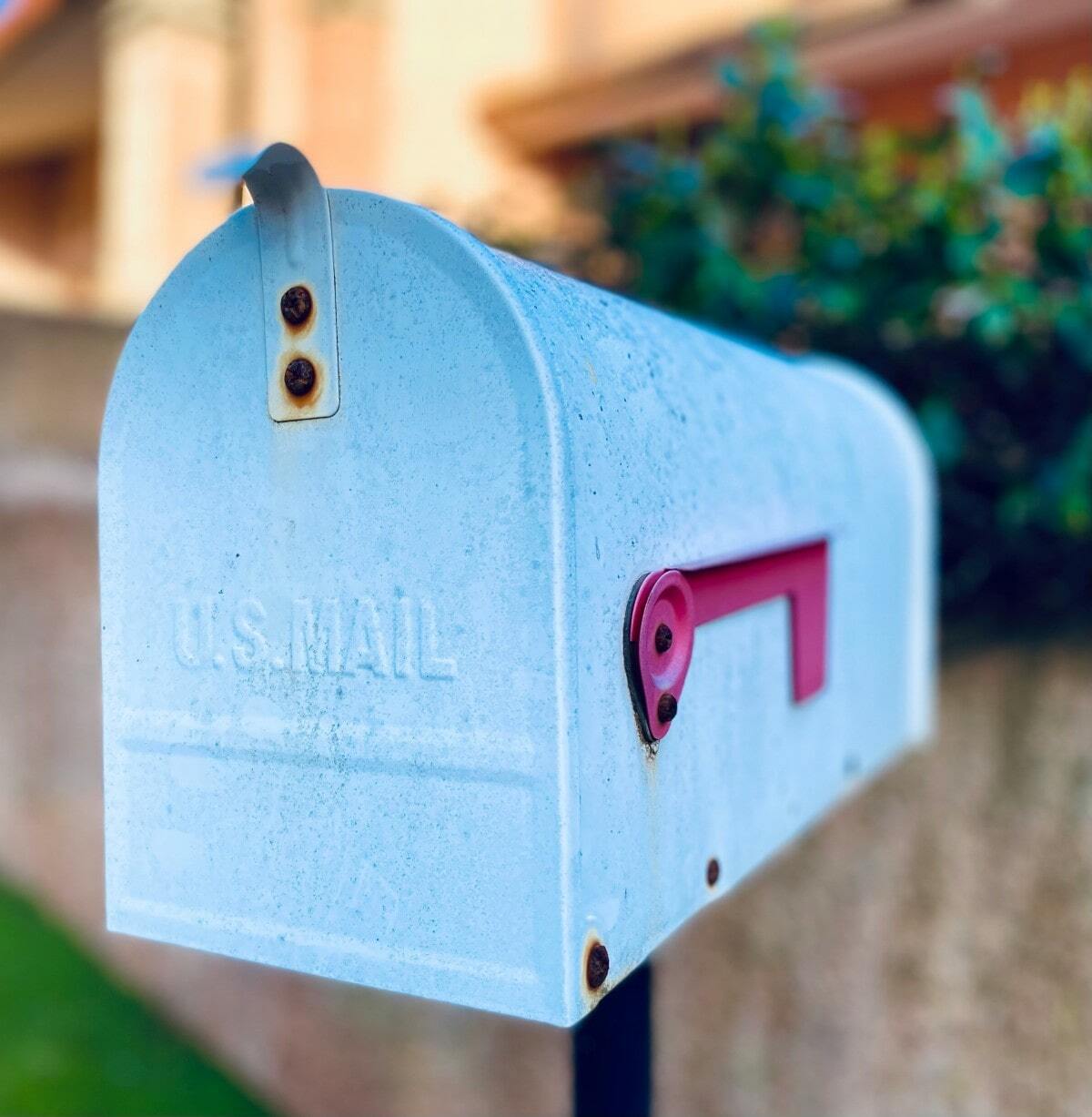 Blog-Choosing the Right Mailbox Rental in Los Angeles in the Era of Package Theft and Remote Work